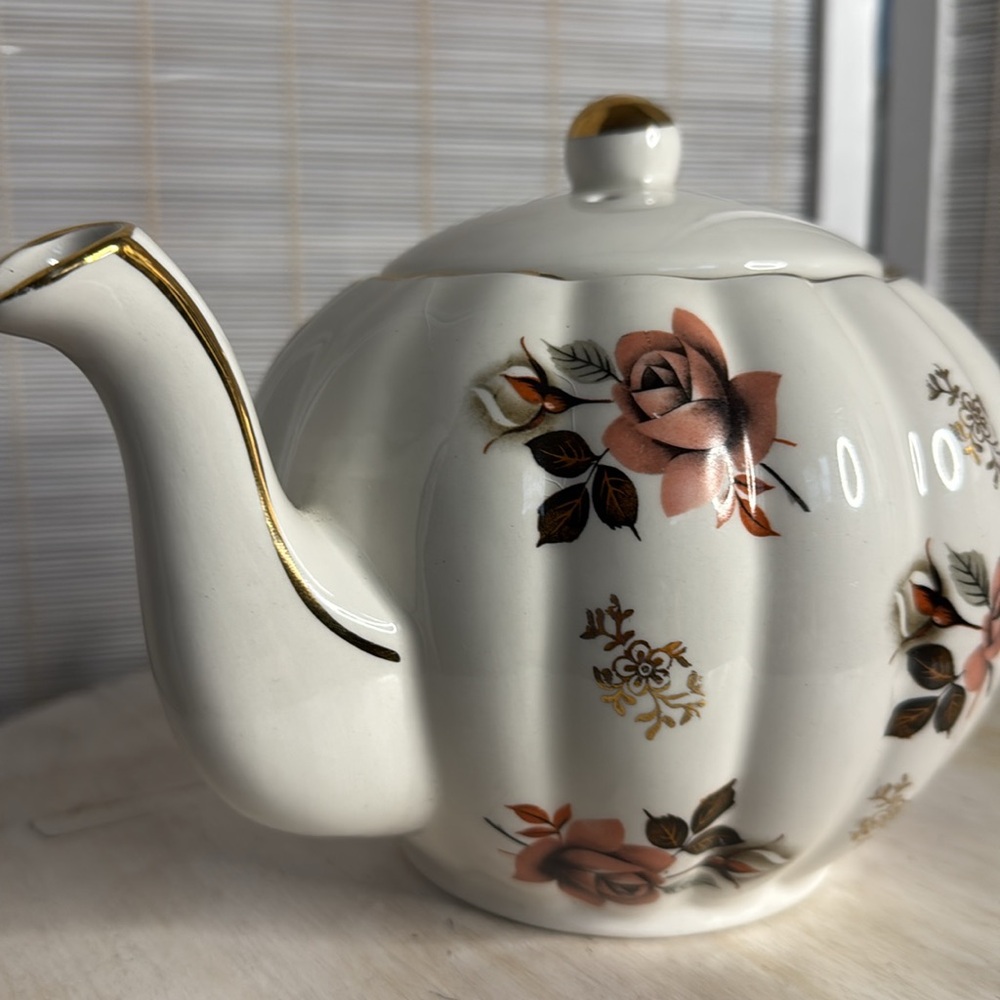 Gibson Stafford Shire England Rose Gold tea pot - Picture 3 of 12